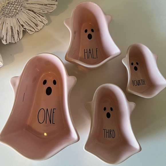 Halloween Themed Rae Dunn Measuring Cups - Picture 1 of 4